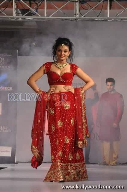 Nikitha Narayan Sexy Fashion Show Photos 03