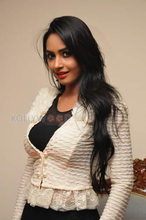 Sexy Pooja Sree At Khaan Saab Restaurant Launch Photos 47