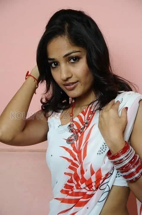 Sexy Telugu Actress Madhavi Latha Pictures 10