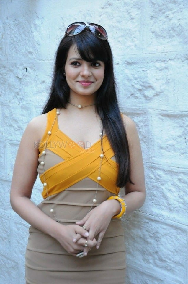 South Actress Saloni Hot Photos 28