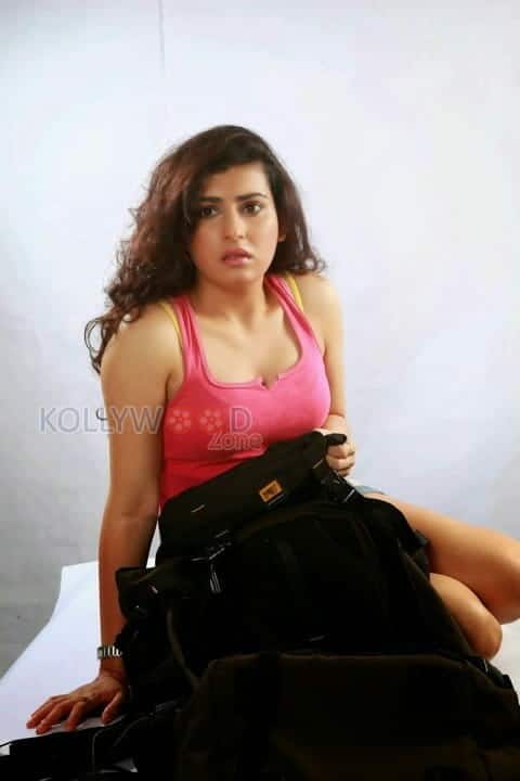 Telugu Actress Archana Spicy Stills 10