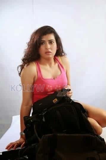 Telugu Actress Archana Spicy Stills 14