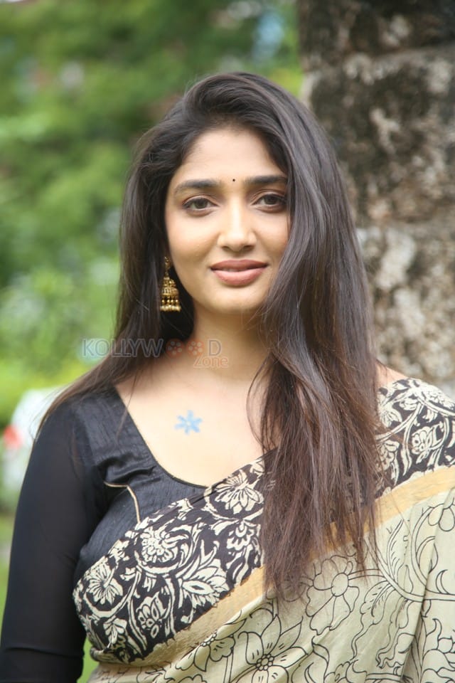 Telugu Actress Priya Vadlamani at Veeranjaneyulu Viharayathra Teaser Launch Pictures 05