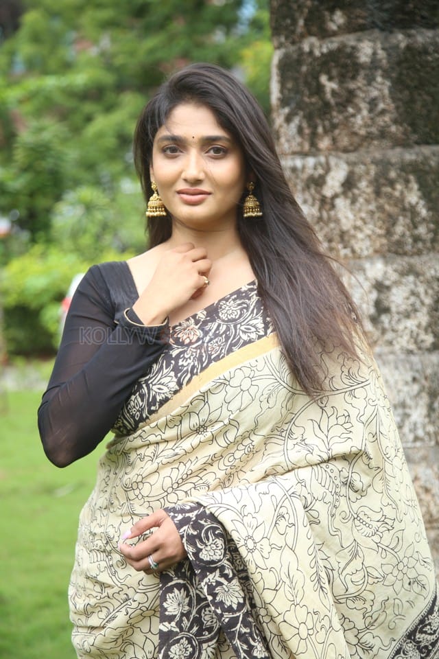 Telugu Actress Priya Vadlamani at Veeranjaneyulu Viharayathra Teaser Launch Pictures 07