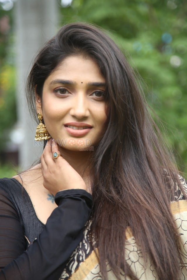 Telugu Actress Priya Vadlamani at Veeranjaneyulu Viharayathra Teaser Launch Pictures 16