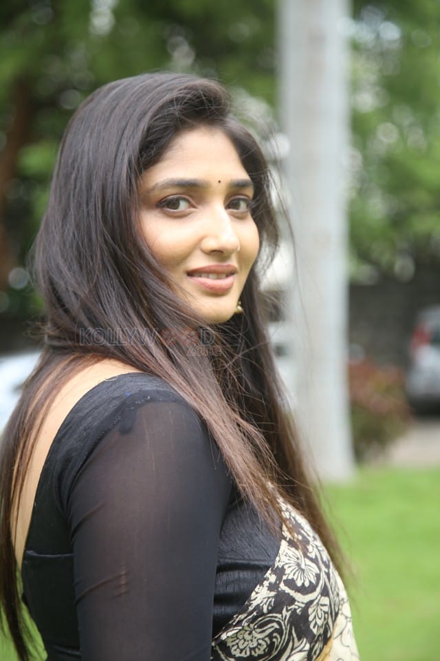 Telugu Actress Priya Vadlamani at Veeranjaneyulu Viharayathra Teaser Launch Pictures 18