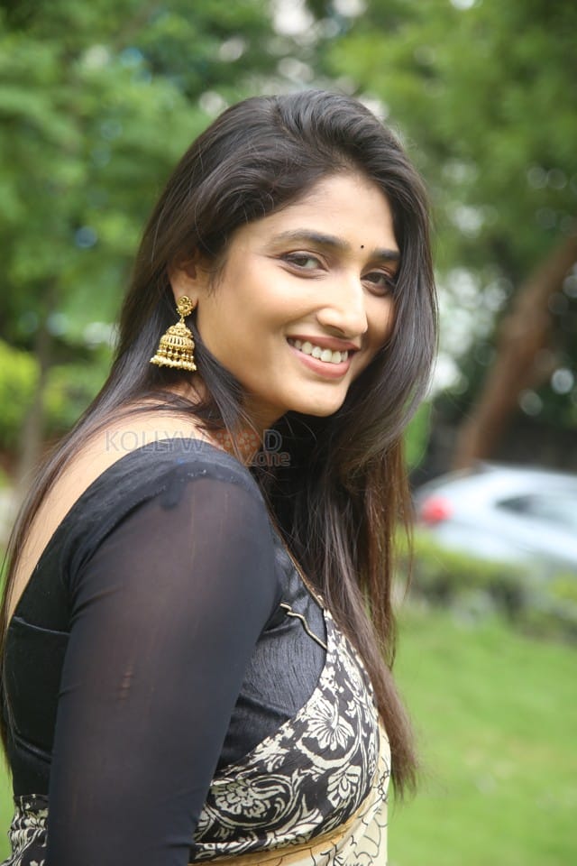 Telugu Actress Priya Vadlamani at Veeranjaneyulu Viharayathra Teaser Launch Pictures 19