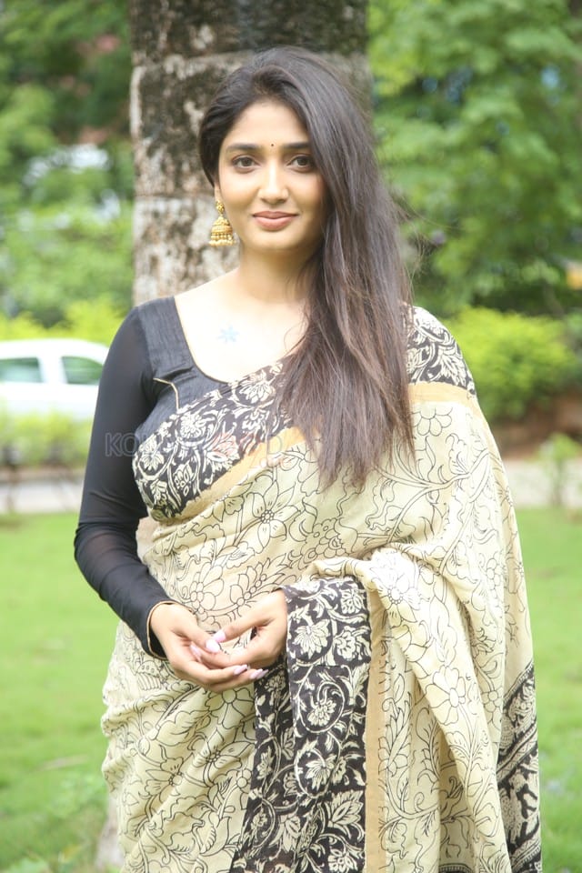 Telugu Actress Priya Vadlamani at Veeranjaneyulu Viharayathra Teaser Launch Pictures 23