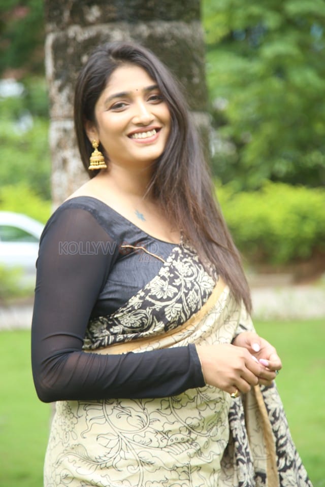 Telugu Actress Priya Vadlamani at Veeranjaneyulu Viharayathra Teaser Launch Pictures 30