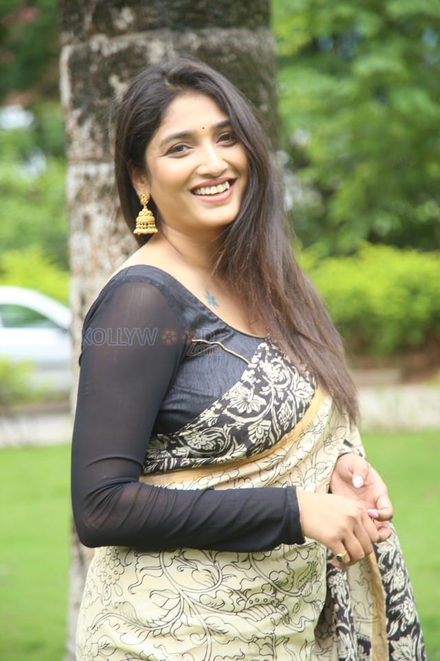 Telugu Actress Priya Vadlamani at Veeranjaneyulu Viharayathra Teaser Launch Pictures 31