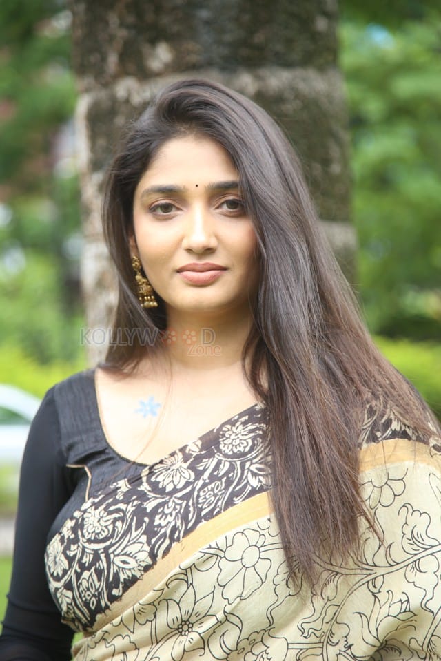 Telugu Actress Priya Vadlamani at Veeranjaneyulu Viharayathra Teaser Launch Pictures 41