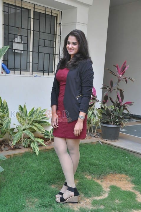 Tolly Actress Nanditha Photos 18