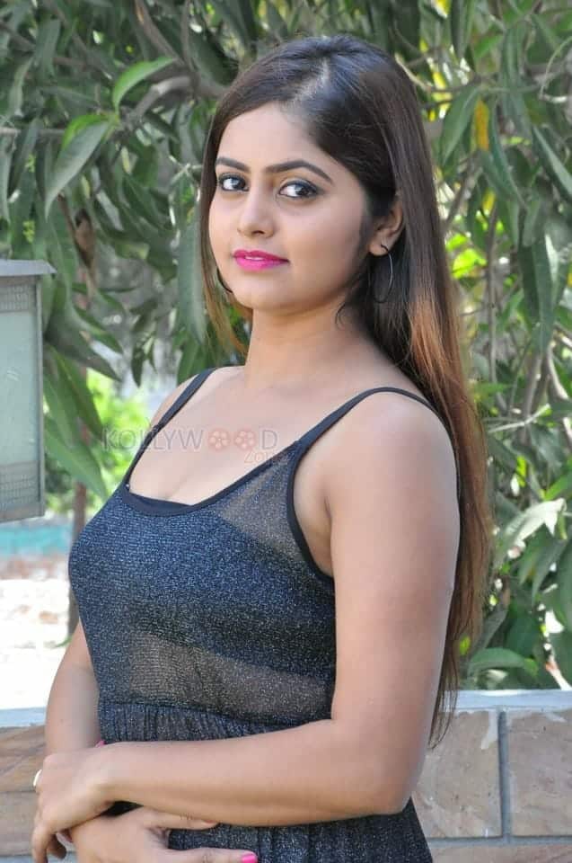 Actress Pragya Nayan Photos 15