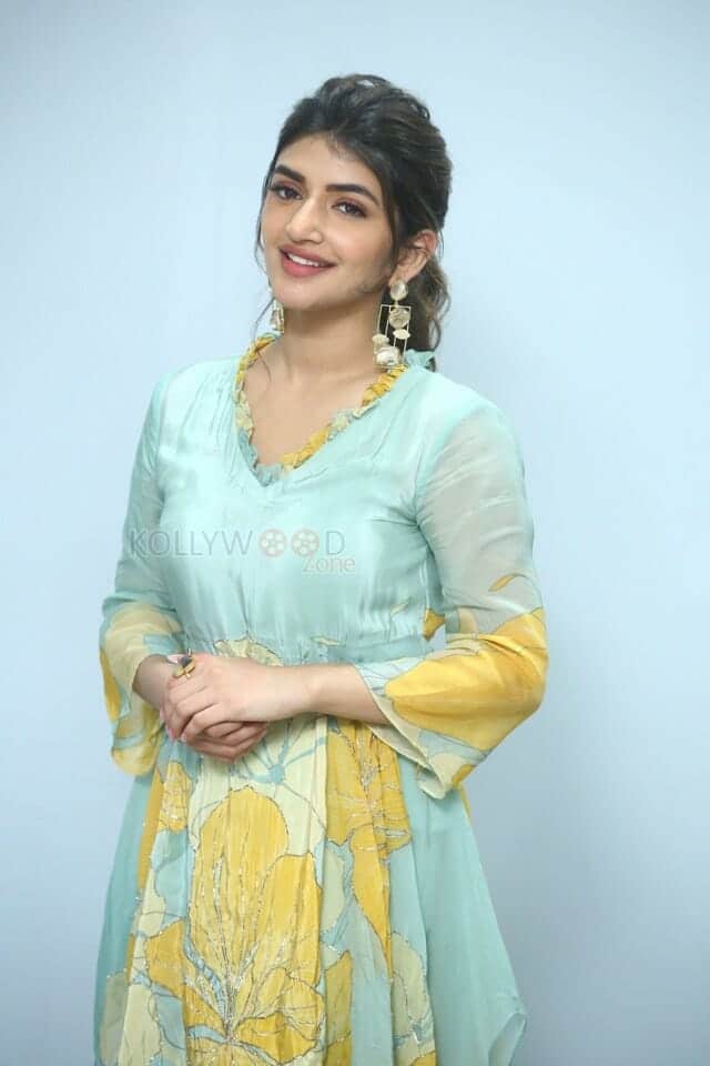 Actress Sreeleela at Dhamaka Movie Interview Stills 22