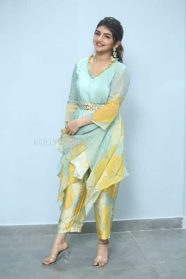 Actress Sreeleela at Dhamaka Movie Interview Stills 26