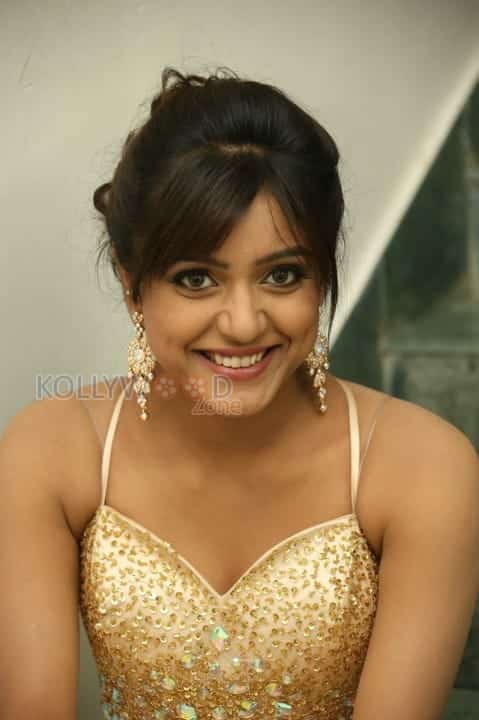 Actress Vithika Sheru Latest Photos 27