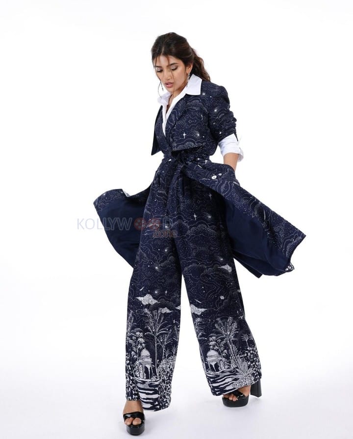 Beautiful Sreeleela in a Blue Power Suit Photos 01