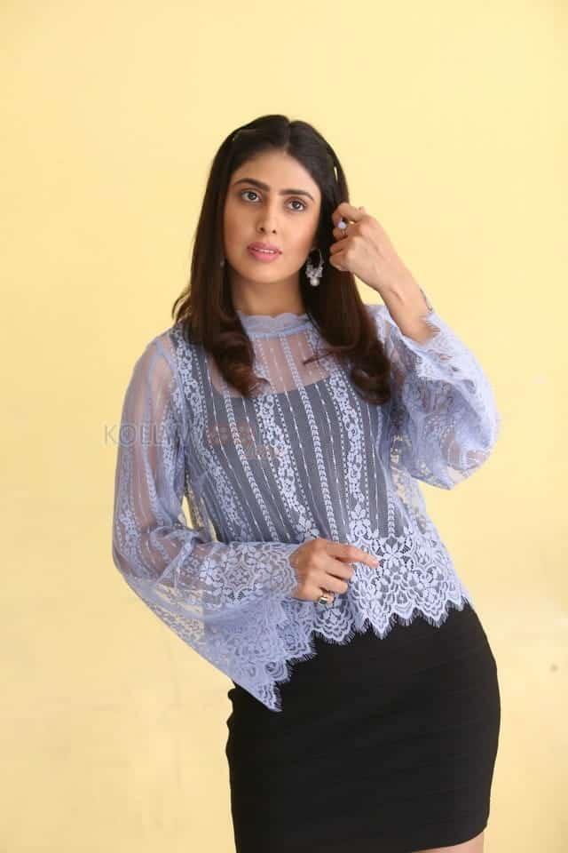 Bhairava Geetha Movie Heroine Irra Mor Interview Photos 17