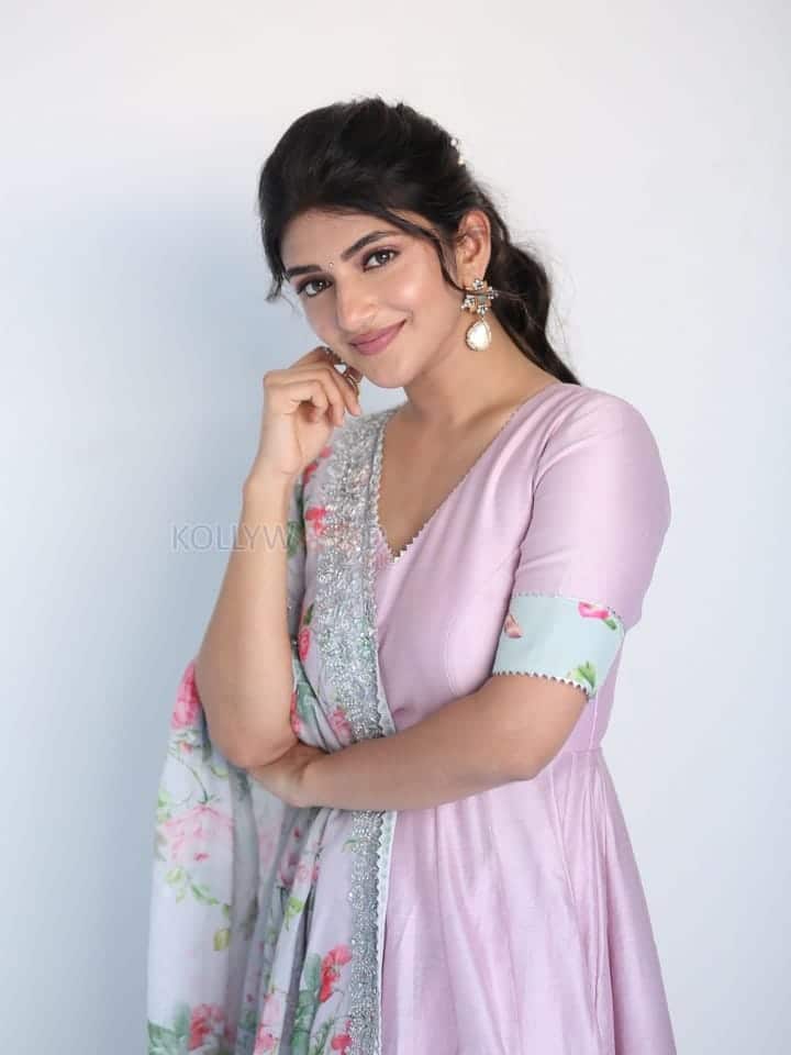 Heroine Sreeleela at Bhagavanth Kesari Interview Photos 14