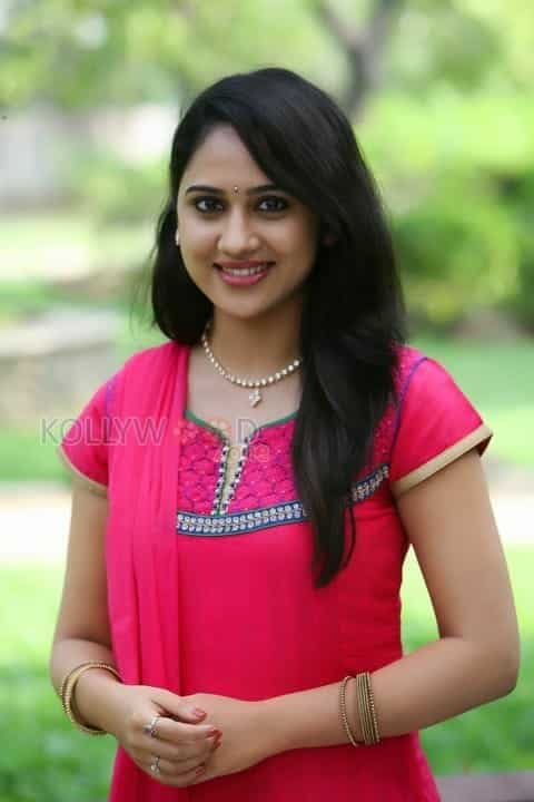 Indru Netru Naalai Movie Heroine Mia George Pictures 07