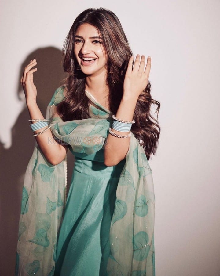 Riveting Sreeleela in a Blue Salwar Kurta Photos 04