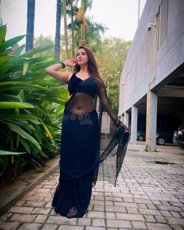 Sexy Esshanya Maheshwari Navel in a Transparent Black Saree with Sleeveless Blouse Photos 05