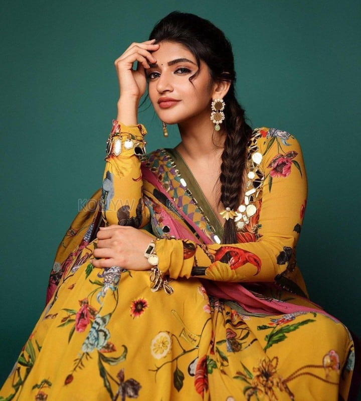 Simple Beauty Sreeleela in a Mustard Yellow Floral Kurta Set Pictures 02