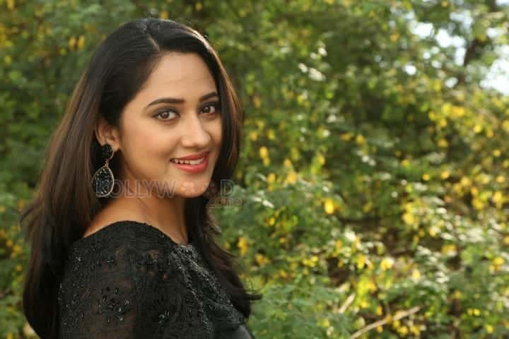 Yaman Movie Heroine Miya George Pictures 01