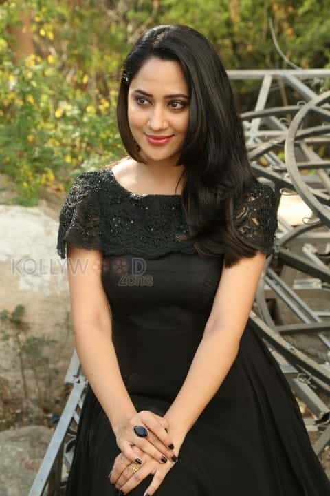 Yaman Movie Heroine Miya George Pictures 15