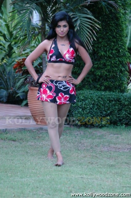 Aarthi Puri Hot Spicy Pics 37