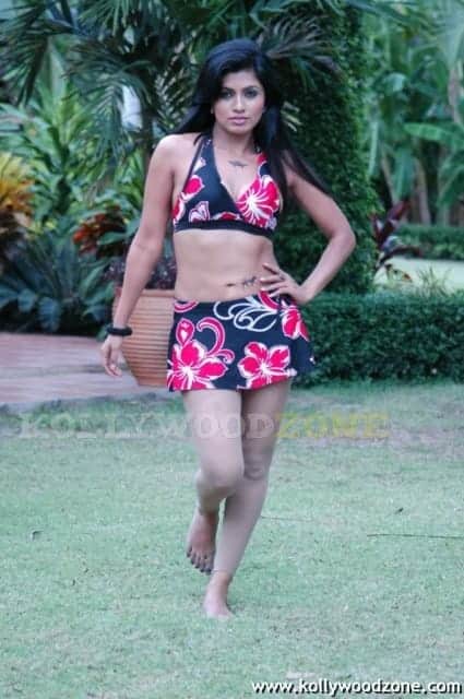 Aarthi Puri Hot Spicy Pics 40