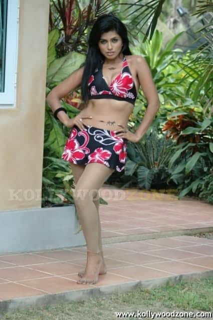 Aarthi Puri Hot Spicy Pics 44