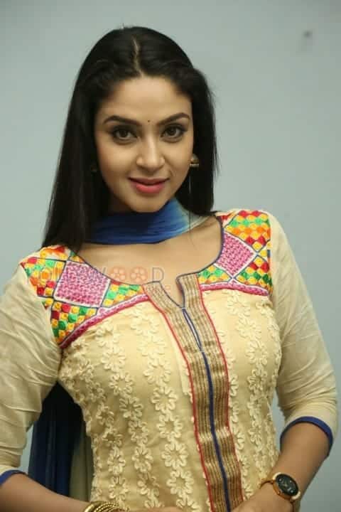 Actress Angana Roy New Photos 08