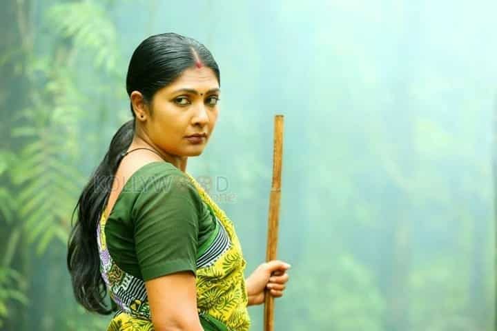 Actress Kamalini Mukherjee In Pulimurugan Movie Pictures 02