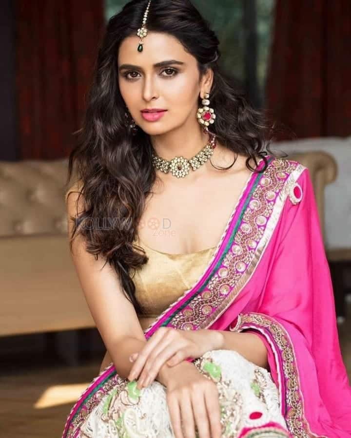 Actress Meenakshi Dixit Photoshoot Pictures 01