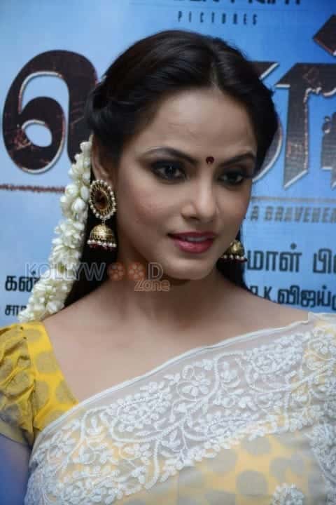 Actress Neetu Chandra At Thilagar Audio Launch Event Photos 12