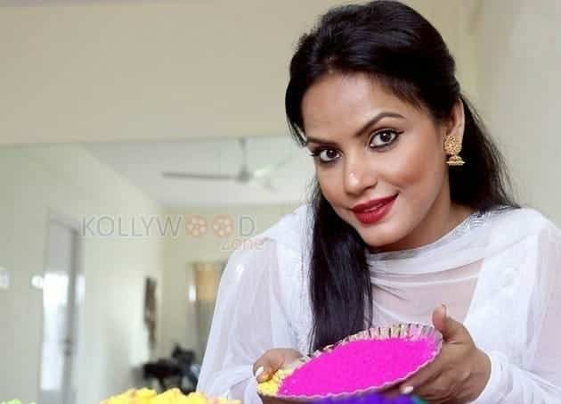 Actress Neetu Chandra Dry Holi Photo Shoot Photos 04