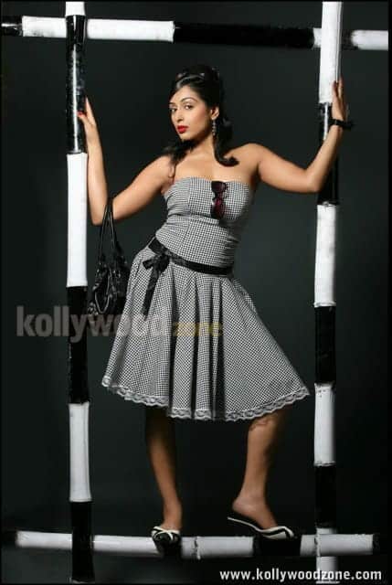 Actress Padmapriya Sexy Pictures 10