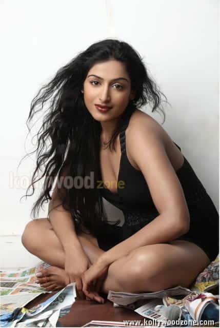 Actress Padmapriya Sexy Pictures 12