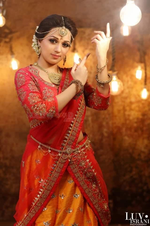 Actress Reshma Rathore Traditional Photo Shoot Pictures 07