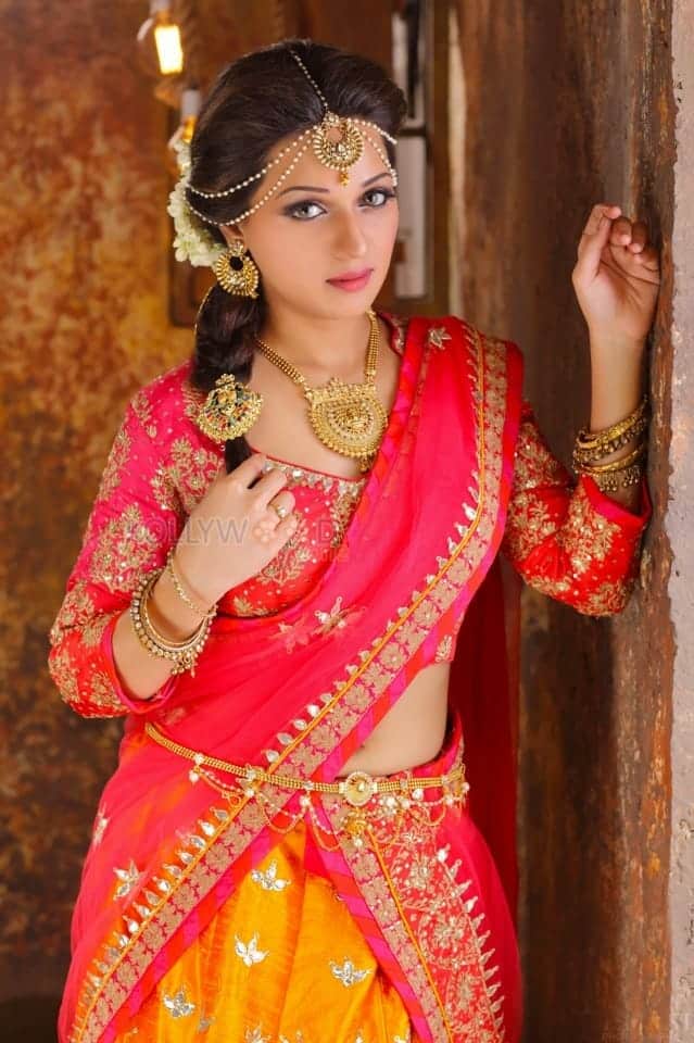 Actress Reshma Rathore Traditional Photo Shoot Pictures 09