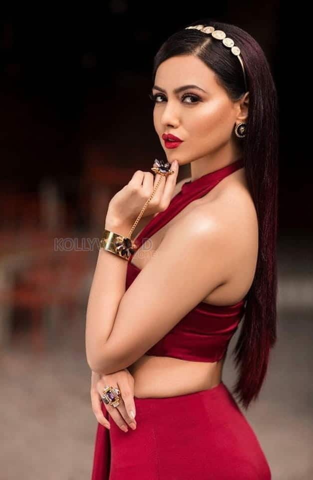 Actress Sana Khan Sexy Photoshoot Pictures 10