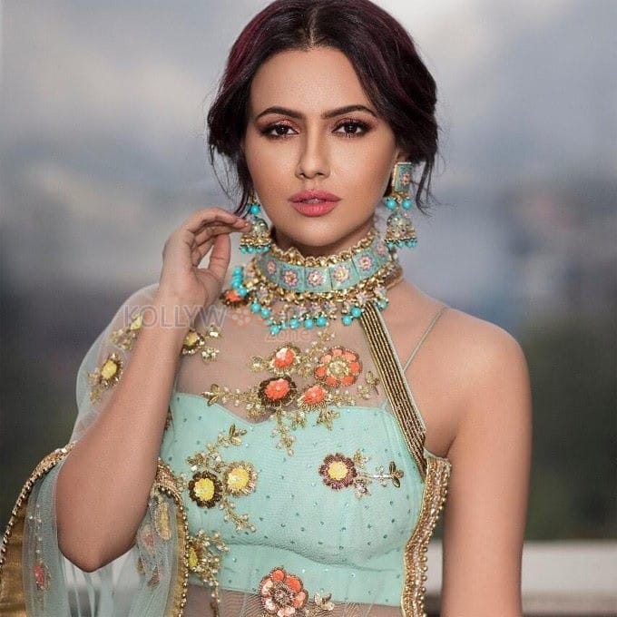 Actress Sana Khan Sexy Photoshoot Pictures 11