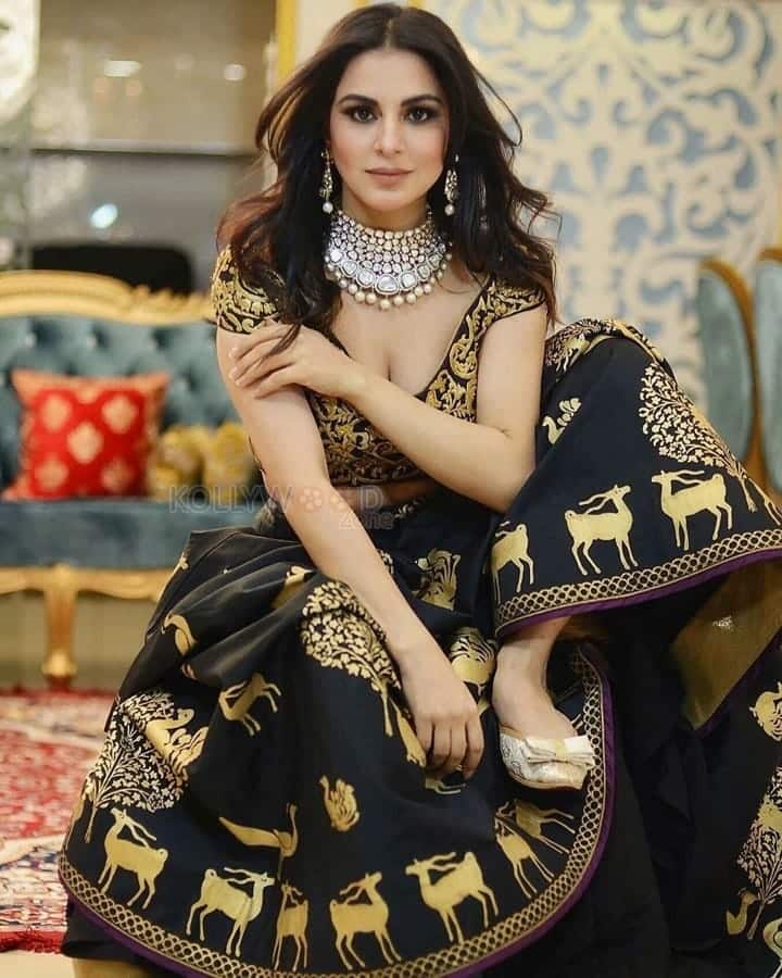 Actress Shraddha Arya Candid Photos 18