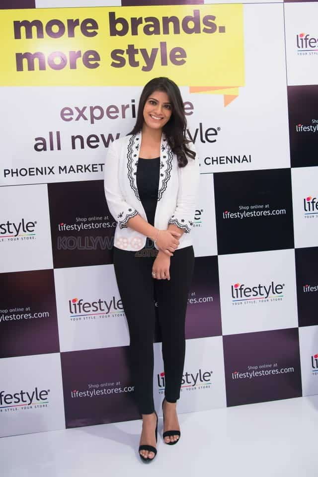 Actress Varalashmi At Life Style Store Launch In Phoenix Market Photos 01