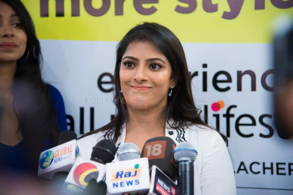 Actress Varalashmi At Life Style Store Launch In Phoenix Market Photos 07