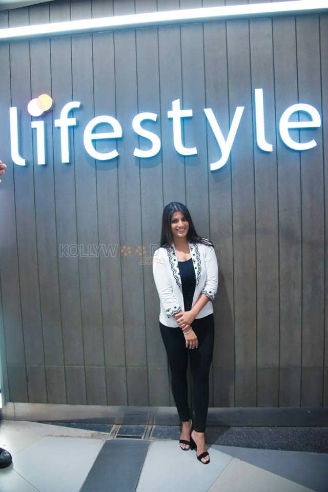 Actress Varalashmi At Life Style Store Launch In Phoenix Market Photos 18