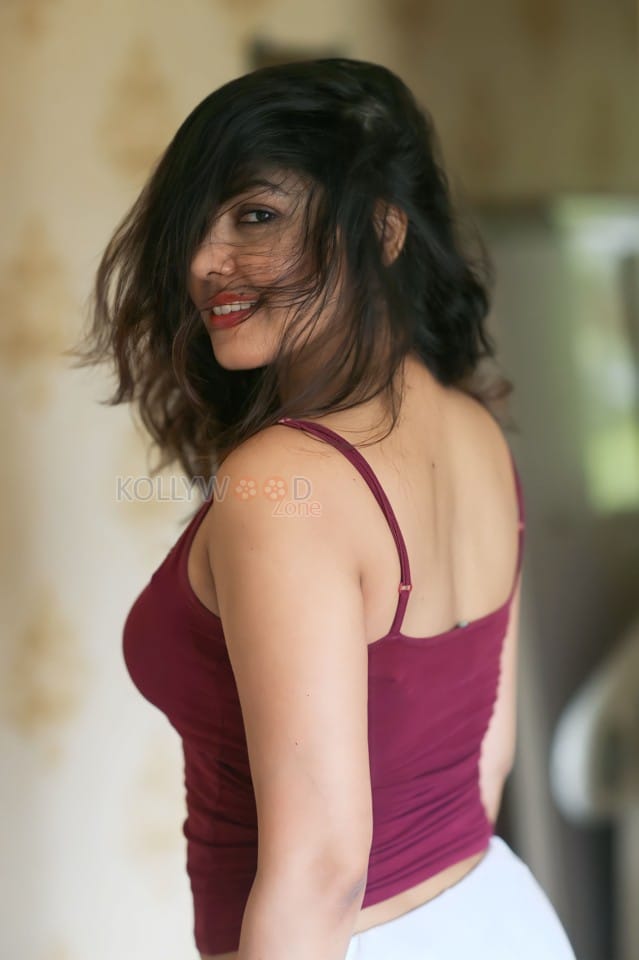 Adorable Komal Jha in a Maroon Spaghetti Crop Top Pictures 02
