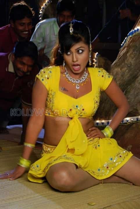 Arthi Puri Hot Photos 12