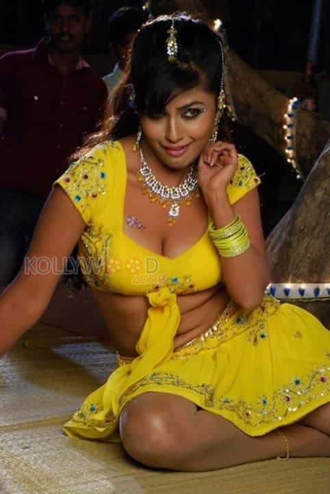 Arthi Puri Hot Photos 14